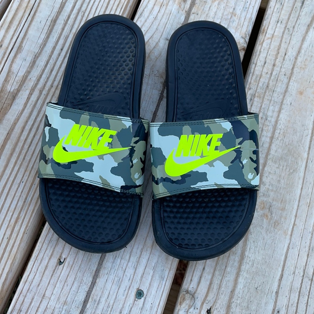 Nike youth size 6 slides